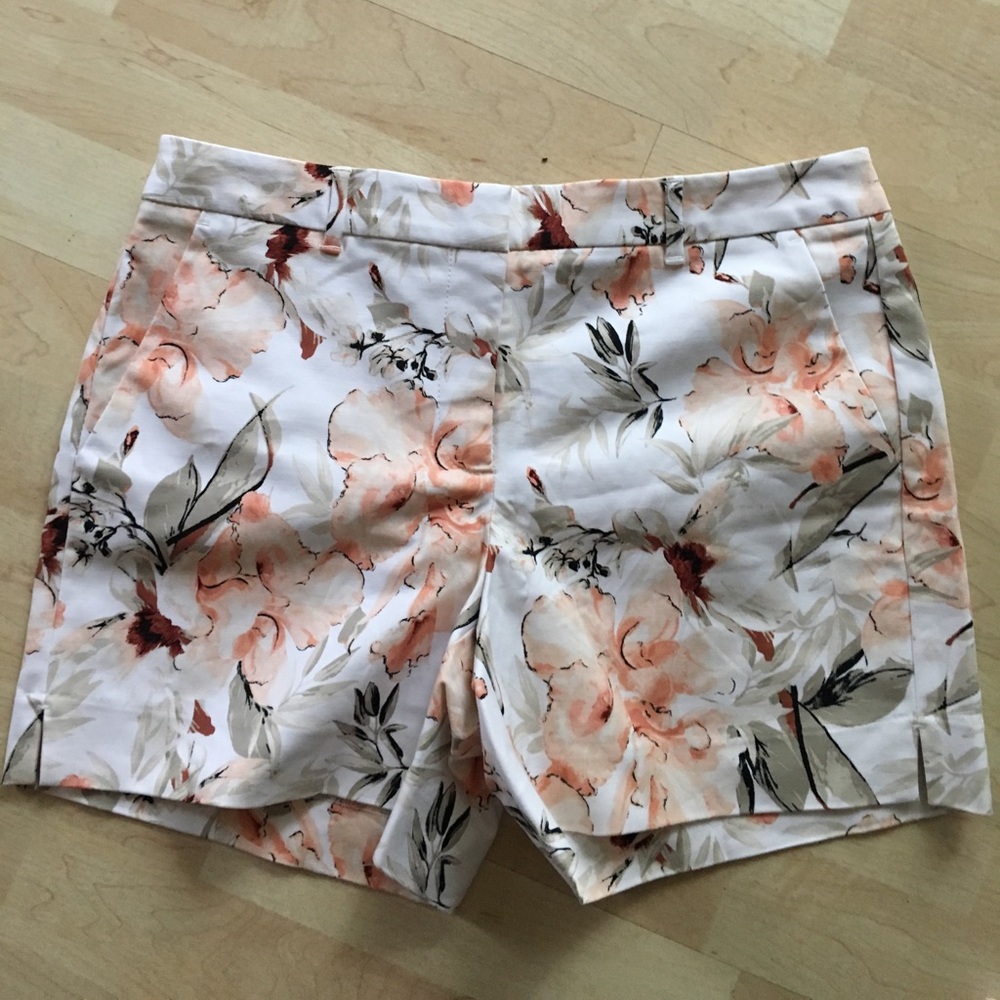 Floral White house/Black Market Shorts